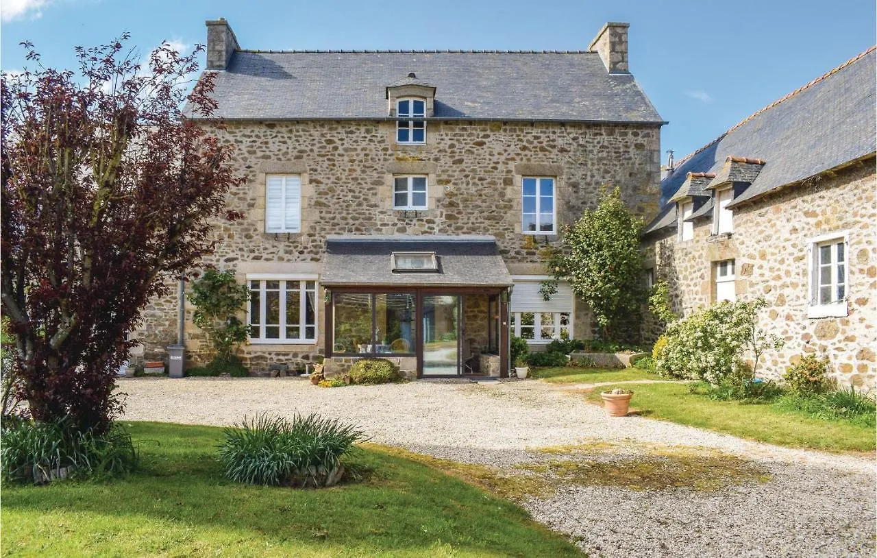 4 Bedroom Awesome Home In Plancoët 0*,  Francja